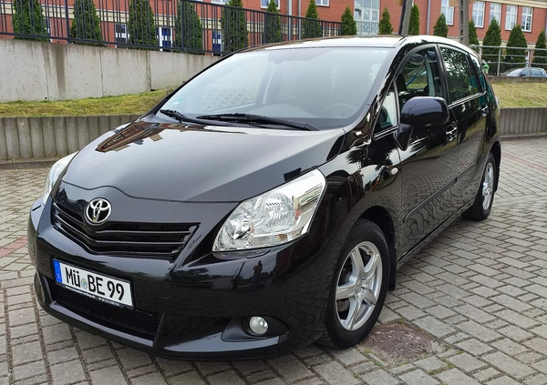 Toyota Verso cena 27500 przebieg: 180000, rok produkcji 2010 z Zwoleń małe 529